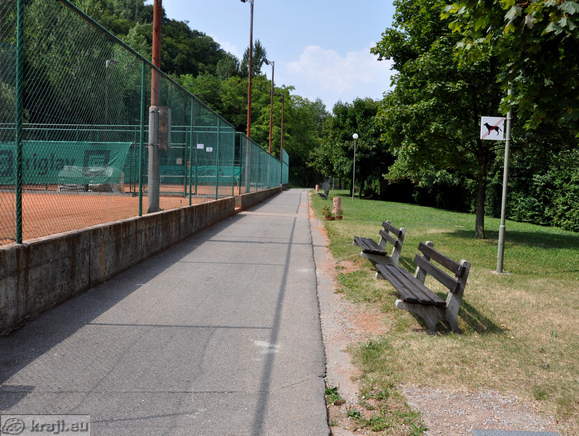 Walking trail to Solkan Bridge