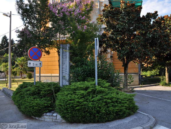 Monument to the Goranska division at the house Ulica padlih borcev 17