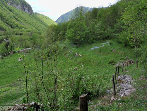 Path along fence to the bunker