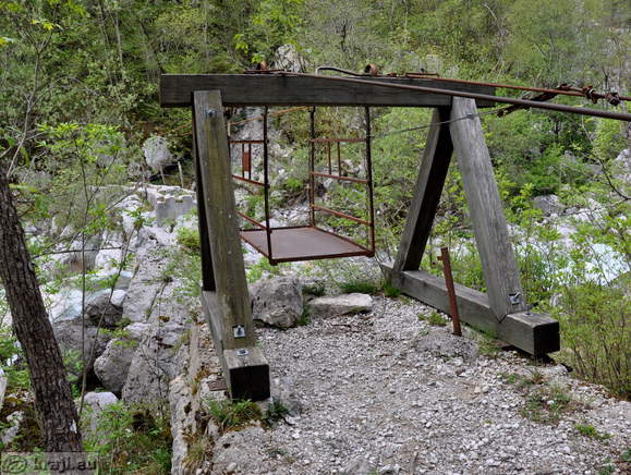 Atraktiven prehod čez reko Tolminko