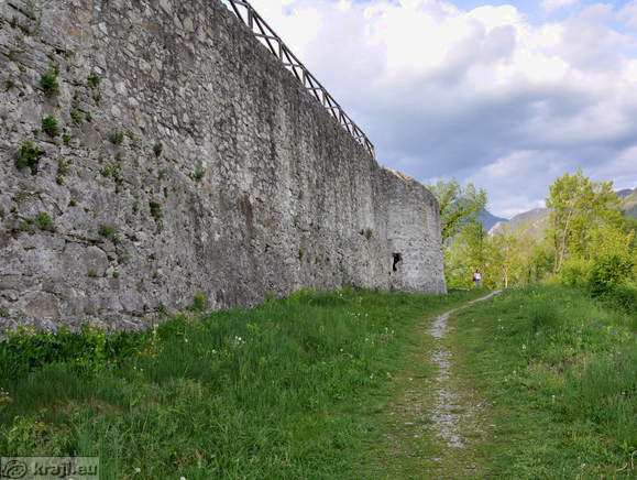 Path along the castle