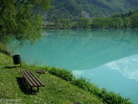 Klop ob jezeru na Mostu na Soči