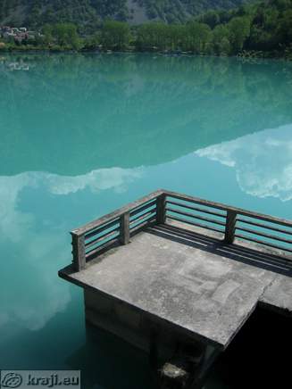 Terasa nad jezerom ob kulturnem društvu Ivana Preglja