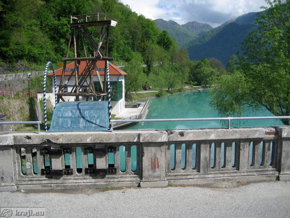 Manjša in večja skakalnica