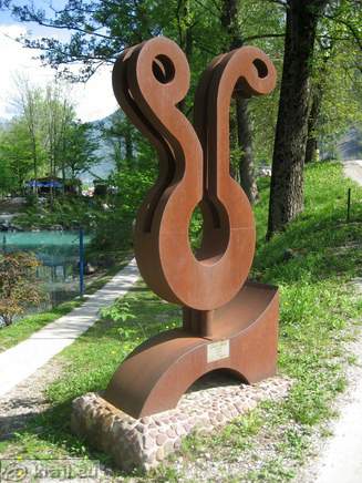 Skulpture ob jezeru <br> Alfredo Garcia (Španija) - Sirena (2000)