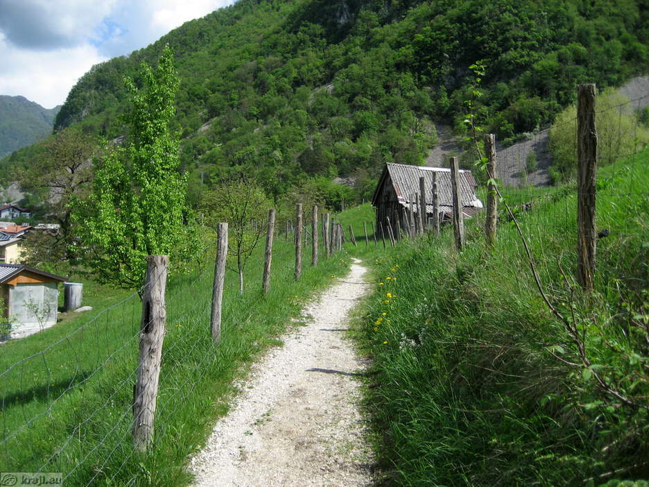 Footpath from the Church of St. Maurus to Modrej