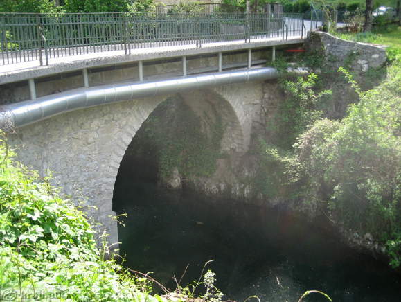 Most čez Idrijcu v Mostu na Soči