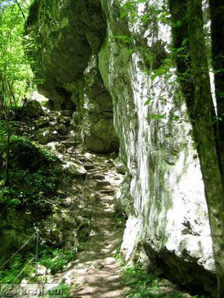 Footpath above Zadlascica Gorge