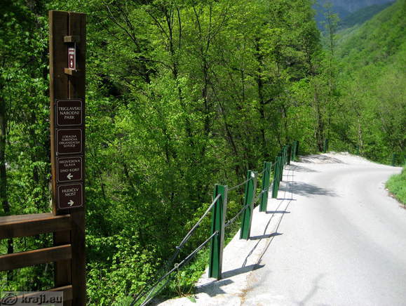 Arrival on the road from the footpath along Zadlascica