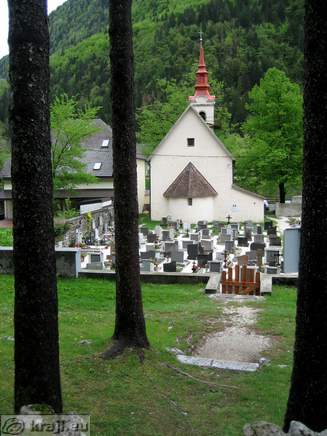 Dorf Soca -  Militärfriedhof fiel in den Ersten Weltkrieg