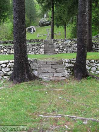 Dorf Soca -  Militärfriedhof fiel in den Ersten Weltkrieg