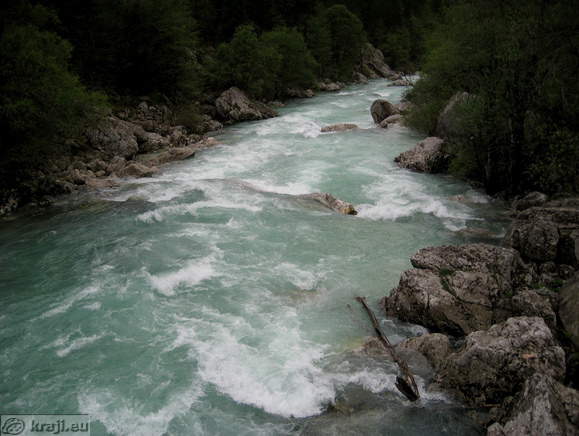 Für Inseln - Fußgängerbrücke über Soca