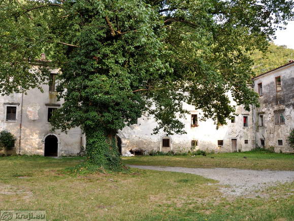 Dvorišče Lanthierijeve graščine