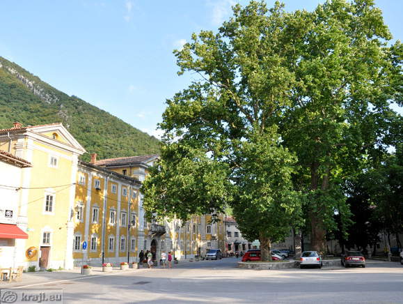 Lanthierijeva graščina na Glavnem trgu