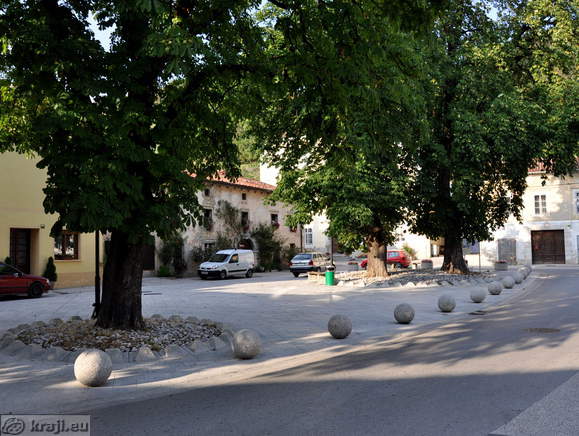 Trg Pavla Rusta - North side