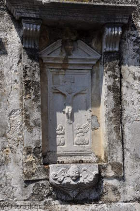 Build relief of crucified with year 1657