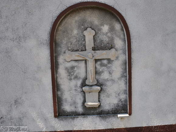 Vzidan relief Križanega