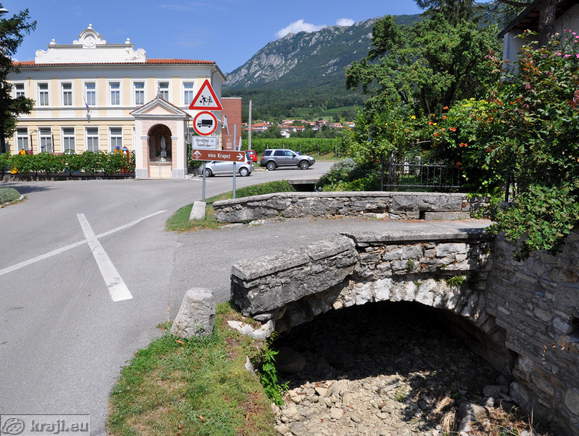 Vrhpolje - Schule