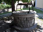 Vrhpolje - Brunnen - Vodnjak
