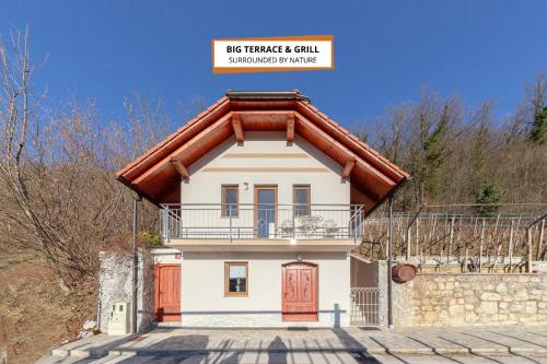 Zidanica med Trtami Zidanica med Trtami