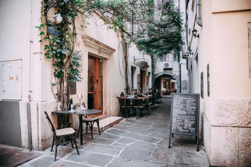 Second Life in Piran - Hotel Zala Piran with private parking and shuttle service