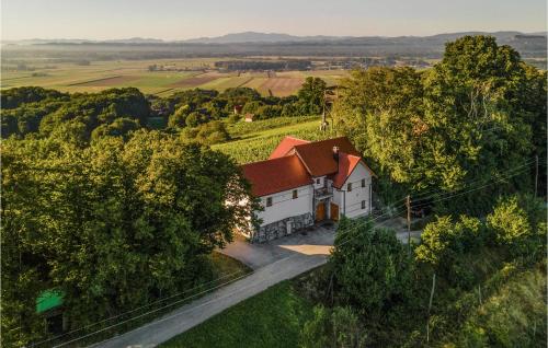 Stunning Home In Velika Nedelja
