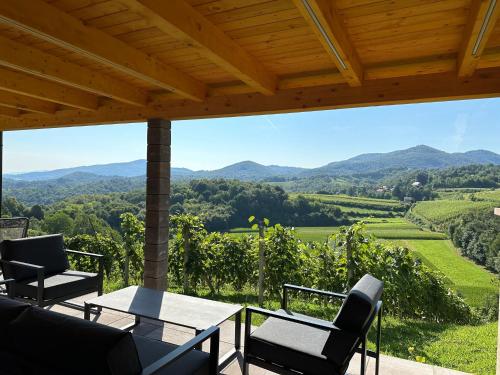 Wooden Cottage Baznik with Hot Tub