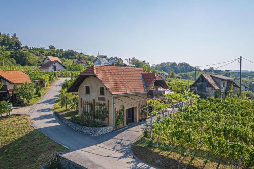 Vineyard Cottage Brodaric - Happy Rentals Vineyard Cottage Brodaric - Happy Rentals