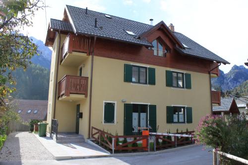 Apartment Mojstrovka with Sauna and free parking on site in city center