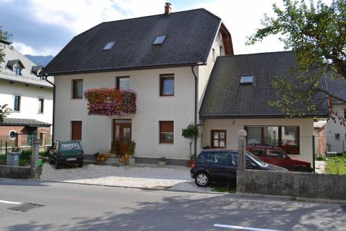 Apartmaji pri Ticelnu