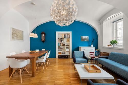 ROG Apartment with Furnished Courtyard ROG Apartment with Furnished Courtyard