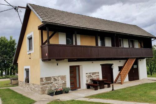 Kolpa reka "Merina hiša", bazen, savna Kolpa reka "Merina hiša", bazen, savna