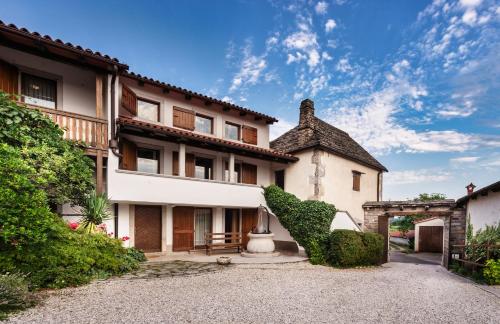 Hiša Orel (Orel House) Hiša Orel (Orel House)