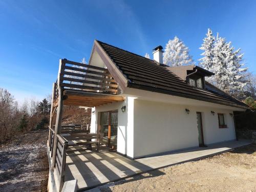 Hiša v mesečini - Moonlight house Hiša v mesečini - Moonlight house