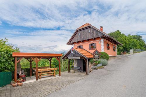 Vineyard Cottage Vesna Lake View - Happy Rentals