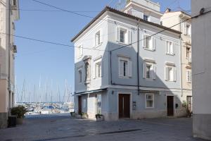 PortHouse Apartments 