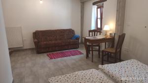 Holiday Farmhouse Skvor 