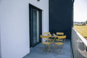 Postcard Country Apartments 