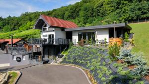 Villa in the Vineyard with Pool, HotTub & Sauna 