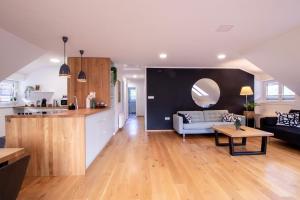 River Valley Vista Apartment 