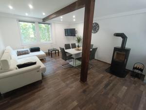 Riverside Guesthouse 