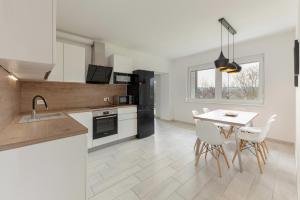Bright Apartment 