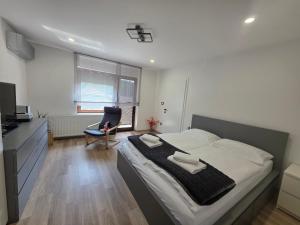 Apartment Break 