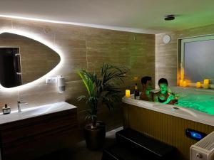 JUNGLE Wellness Apartment 