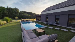 Midnight Villa 
