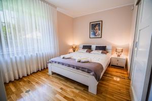 Holiday Home Slavc with 4 Bedrooms 
