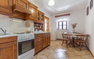 1 Bedroom Beautiful Apartment In Divaca 