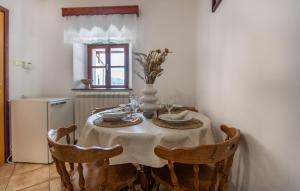 1 Bedroom Beautiful Apartment In Divaca 