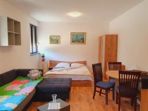 Dea's apartment