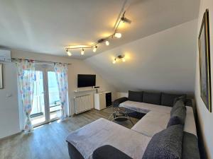 Green Hill Apartments 